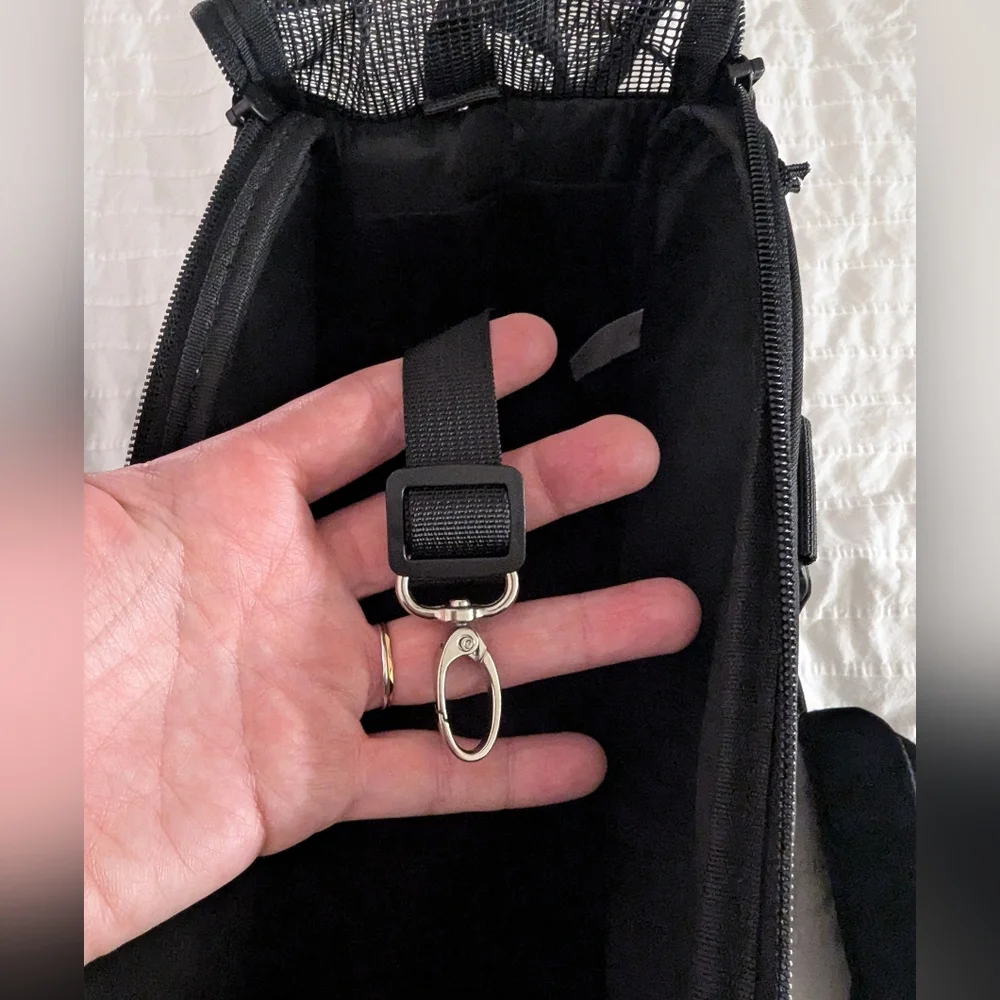 BurgeonNest Dog Carrier Tote Bag - Zip Mesh Top, Inner Tether, Pockets
